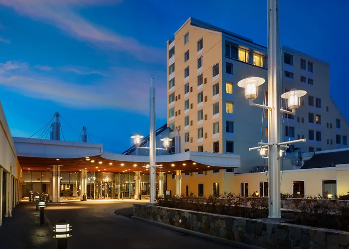 Newport Harbor Island Resort