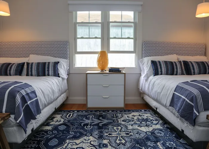 The Sea Breeze Inn